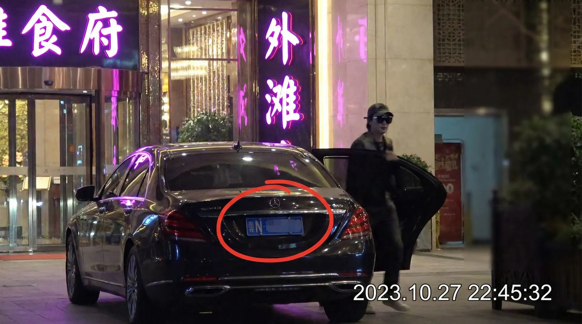 体育竞猜推荐平台娱乐 - 豪车餐厅外偷拍
